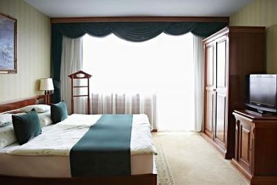 NaturMed Hotel Carbona - Doppelzimmer zum bezahlbaren Preis in Heviz, Ungarn - ✔️ NaturMed Hotel**** Carbona Hévíz - Thermalhotel in Heviz, Ungarn
