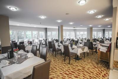 Hotel Lotus Therme Heviz - das elegante Restaurant des 5-Sterne-Luxhotels - ✔️ Lotus Therme Spa Hotel***** Heviz ✔️ Kurhotel Lotus in Heviz