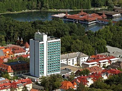 Hotel Panorama Heviz - Unterkunft in Heviz mit günstigen Preisen und Halbpension - Hunguest Hotel Panoráma*** Hévíz - günstiges Hotel Panorama in Heviz verbunden mit St. Andreas Kurzentrum