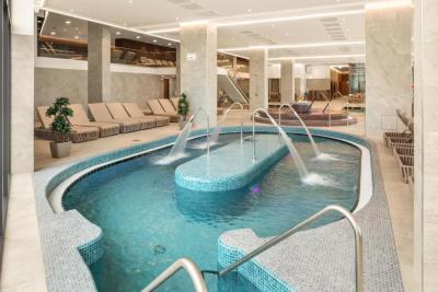 Wellnessbecken für ein Wellnesswochenende am Plattensee - ✔️ Sirius Hotel Keszthely **** ✔️ Wellnesshotel in Keszthely